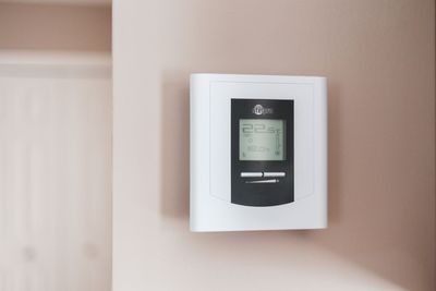 Smart Heating Thermostats UK 2026: Nest, Hive, Tado and Wiser on Winter Energy Bills and Install Smart Heating Thermostats UK 2026: Nest, Hive, Tado and Wiser on Winter Energy Bills and Install