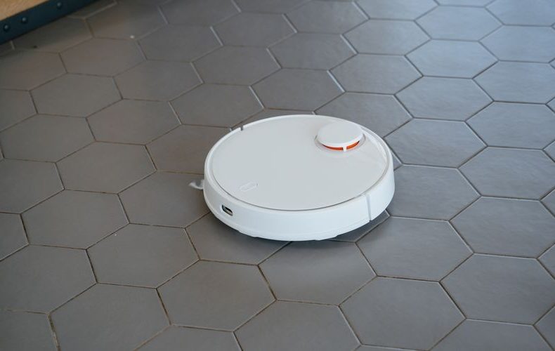 Roborock vs iRobot Roomba: Best Robot Vacuum Brand Compared in 2026